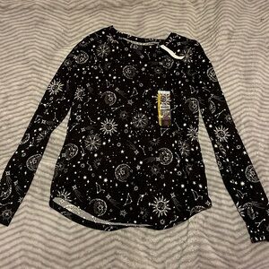 COPY - Brand new with tags, no boundaries sleep shirt.